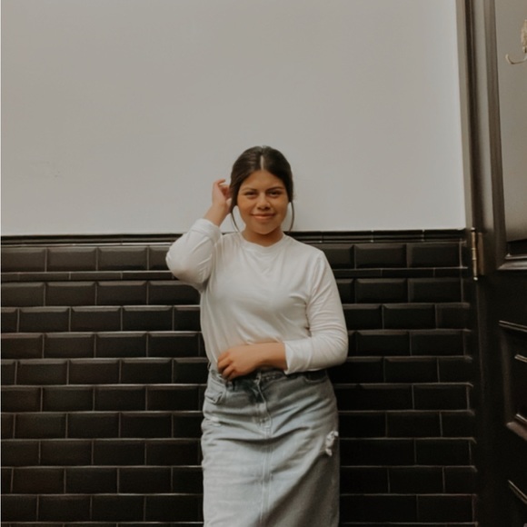 Meet your Posher, Adi - Picture 1 of 1